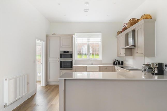 100, Peninsula Way, Poundbury photo 2