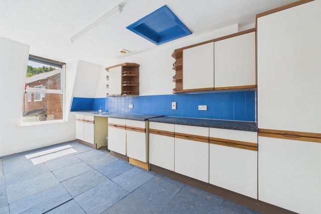 Flat 3, 150, High Street, Devon photo 3