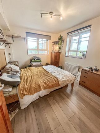Thumbnail Flat for sale in Southmead Road, London