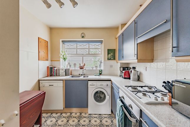 Flat 6, Westside House, Dunraven Avenue, Redhill photo 5