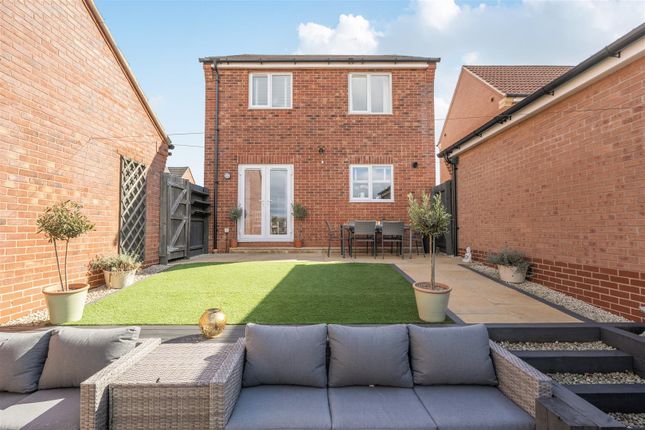 15, Clover Road, Loughborough photo 2