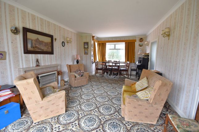 47, Oakwood Road, Horley photo 3