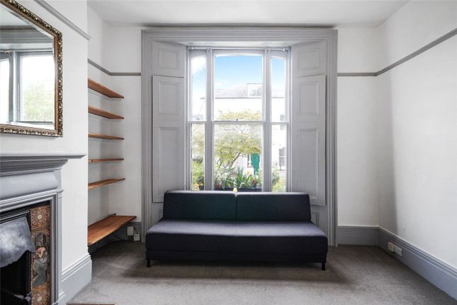 Flat for sale in Beacon Hill, London