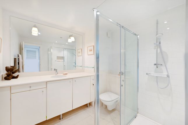 Maisonette for sale in Norland Square, London