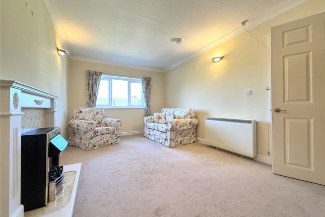 104, Barclay Court, Cirencester photo 3