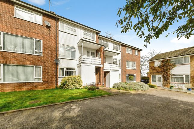 2-bed flat on 7, Tudor Court, Hitchin, £295,000