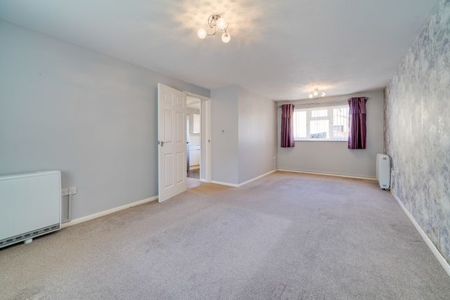 Flat to rent in Orchard Road, Sawston, Cambridge