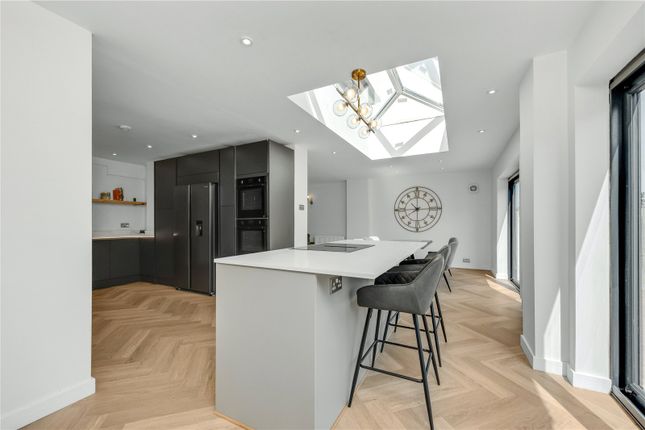 32, Kennel Lane, Leatherhead photo 4