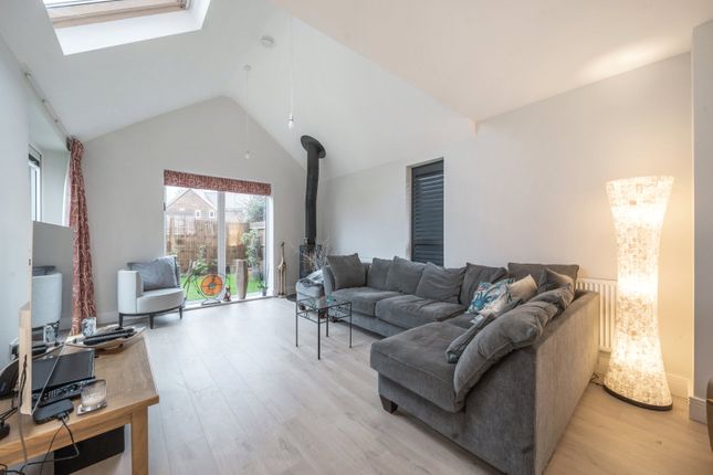 31, Key Drive, Cranleigh photo 4