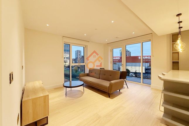 Cascade Way, London photo 3