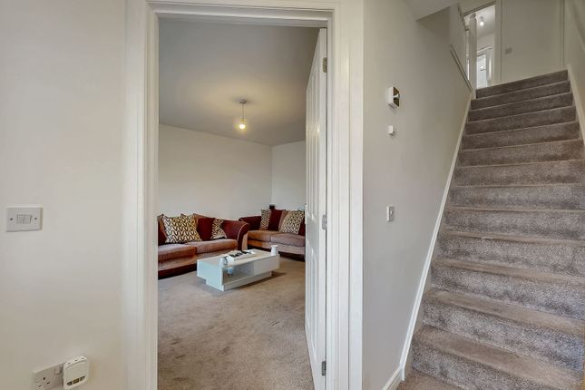 53 McKelvie Crescent, Glasgow photo 3