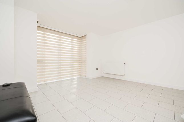 Flat to rent in Keirin Road, London