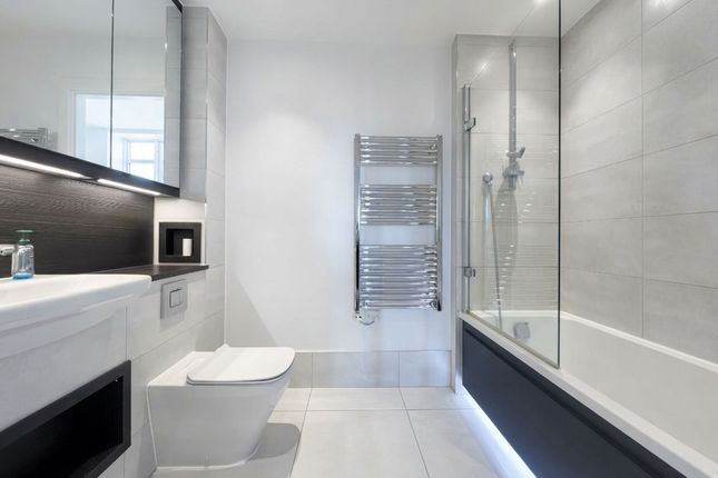 Whitemantle Court, 25,Flat 408, Rookwood Way, London photo 2