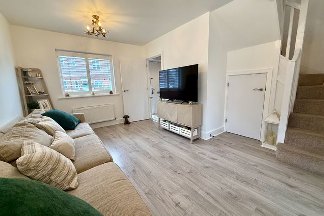 17, Hornbeam Way, Burton-on-trent photo 3