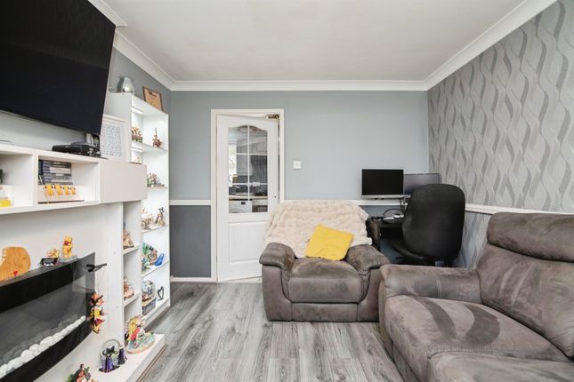 35, Weston Drive, Tipton photo 4