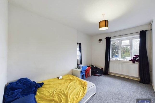 Flat 16, Thanington Court Restons Crescent, London photo 4