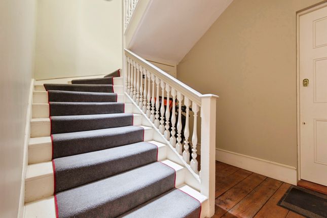 Flat 5, The Red House, 84, High Street, Buntingford photo 2