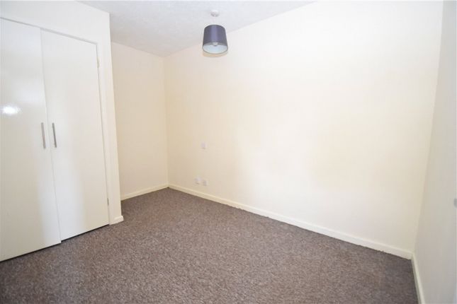 Flat for sale in Sutherland Close, Romsey, Hampshire