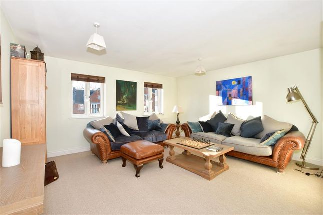 Flat for sale in Comptons Lane, Horsham, West Sussex