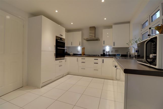 10 Hantone Close, Chivenor Barnstaple Devon, Barnstaple photo 4