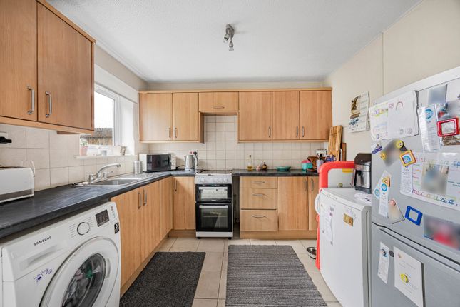 12, Stratton Heights, Gloucestershire photo 3