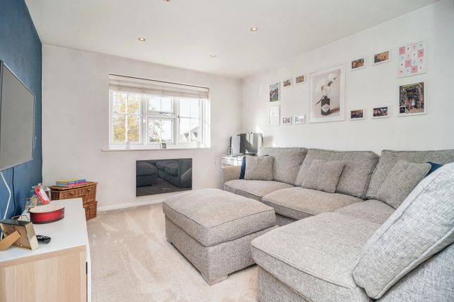 Thumbnail Flat for sale in Dudley Close, Grays
