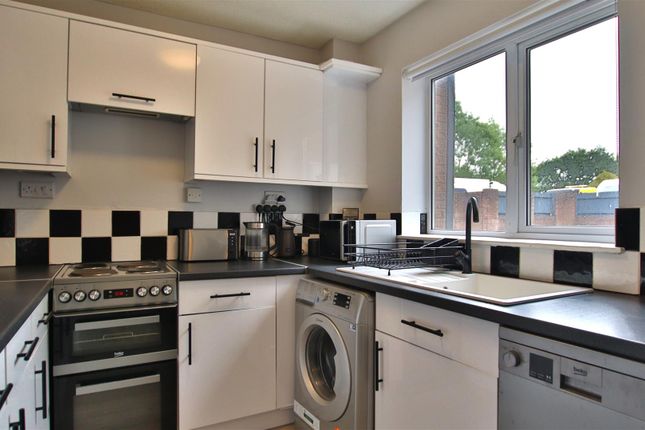 16, Fitzhamon Park, Tewkesbury photo 2