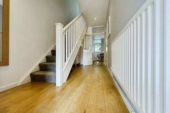 18, Abbots Way, Finchfield, Wolverhampton photo 2