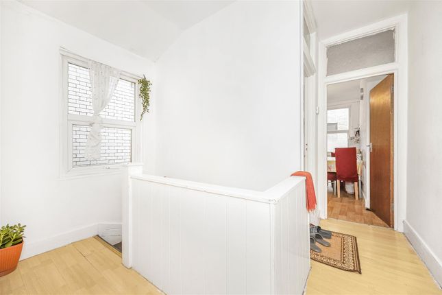 Flat 2, 837A, Romford Road, Manor Park photo 4