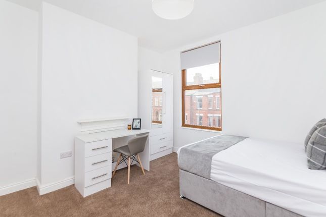 Bright And Clean Single Bedroom Featuring A Comfor...