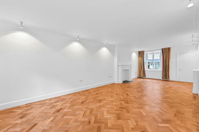 3-bed house on Bryanston Mews West, London, £6,392/mo