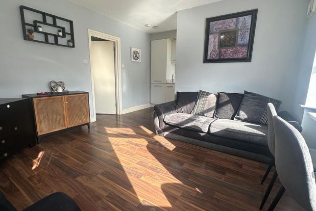 9, Stratford Road, Hayes photo 3