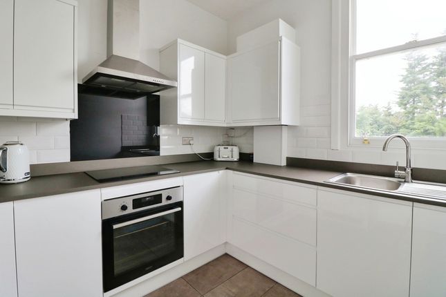 Flat Flat 5, 17, Palmerston Road, Westcliff-on-sea photo 3