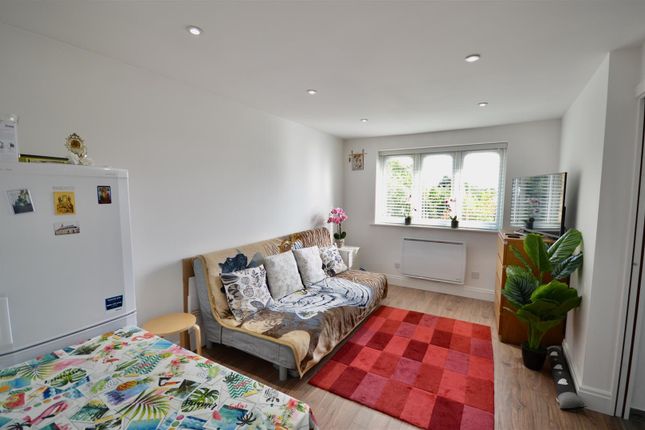 Flat for sale in Sandown Road, Watford, Hertfordshire