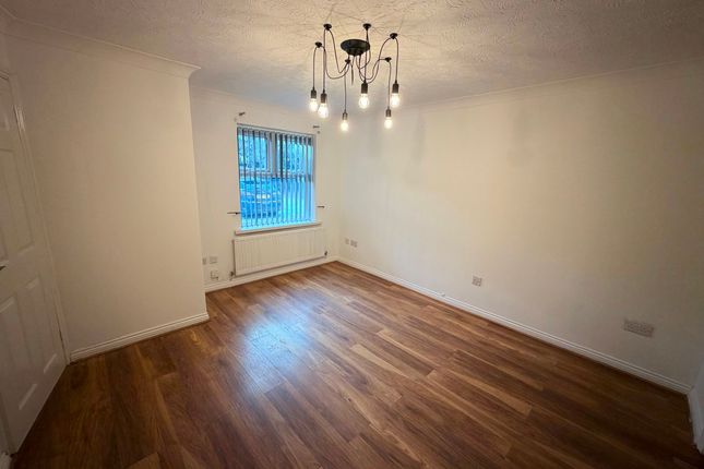 12 St. Nicholas Close, Coventry photo 2
