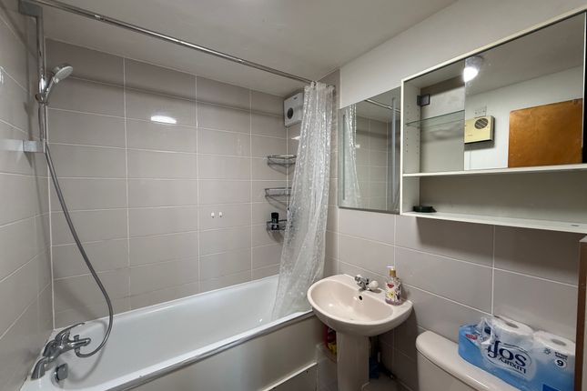1, Conifer Way, Wembley photo 4