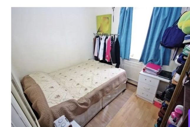 Flat to rent in Eastcote Lane, Northolt