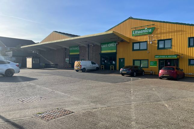 Warehouse to let in Gallions, Barking