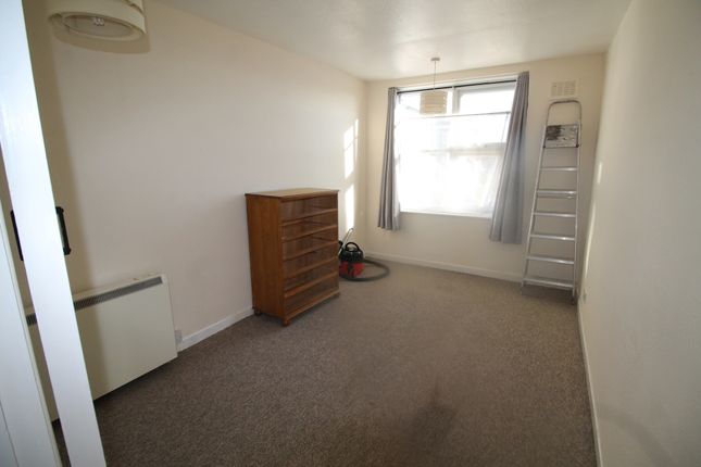 Flat 10, Holland House, Clacton on Sea photo 4