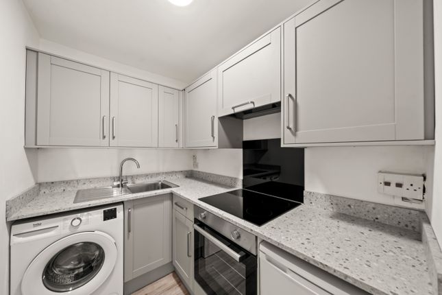 55, Shinners Close, London photo 3