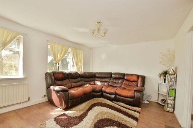 25, Lynsted Close, Ashford photo 3
