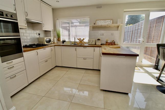 19, Lyecroft Avenue, Birmingham photo 4