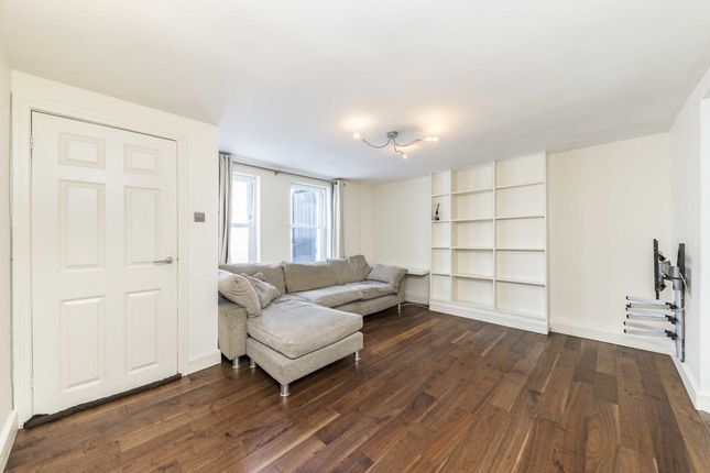 Flat to rent in Hindmans Road, London