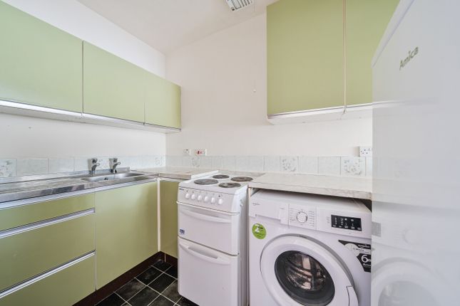 41, Woodhall Drive, Leeds photo 4
