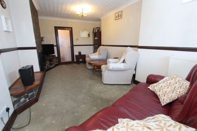 35, Lawnsdown Road, Brierley Hill photo 3