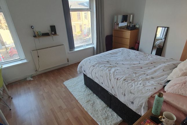 91 Richards Street, Cardiff photo 2