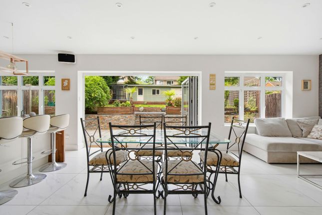 7 Fernbank Crescent, Ascot photo 3