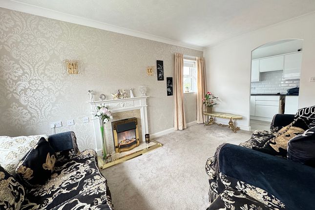 Flat for sale in Moorlands Avenue, Kenilworth