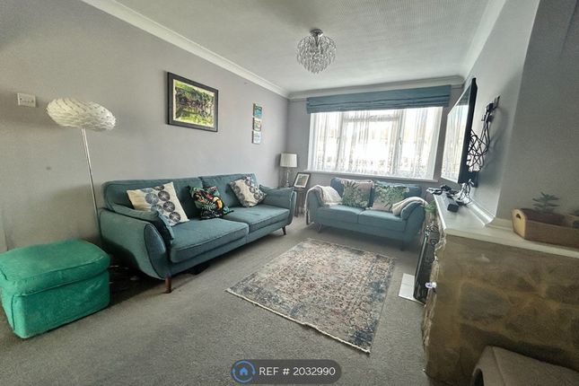 Room to rent in Cavendish Avenue, Ruislip