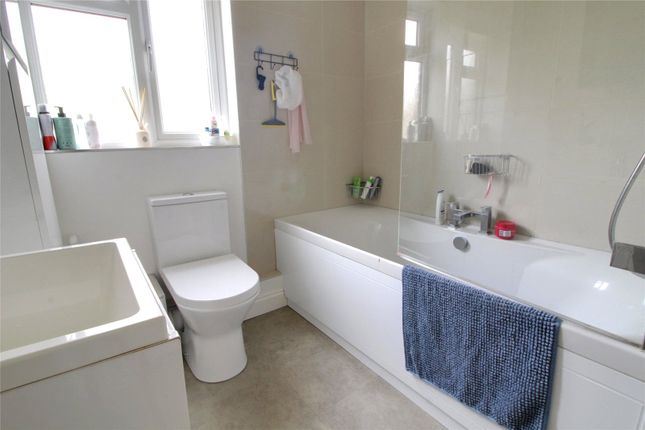 Flat 3, Regency Court, 105, Park Avenue, Middlesex photo 3
